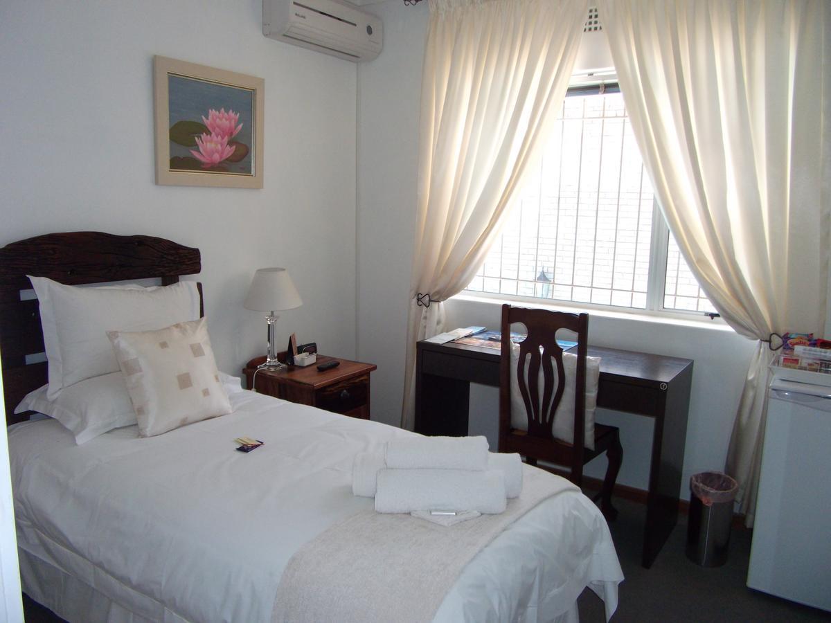 Scorpio Guest House Vredenburg Buitenkant foto